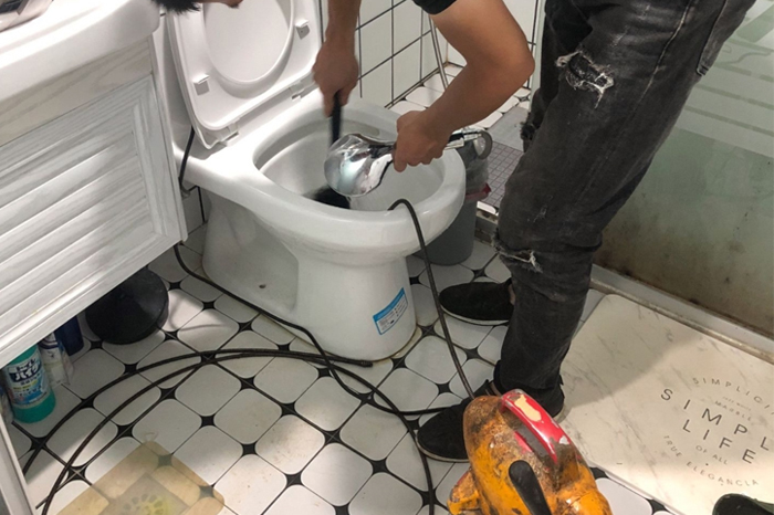 太仓马桶堵塞自己疏通还是找师傅？专业上门服务让你省时更省心