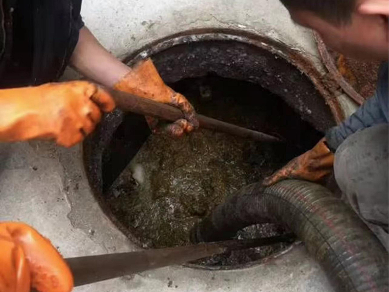 太仓清理化粪池时如何避免沼气的危害？